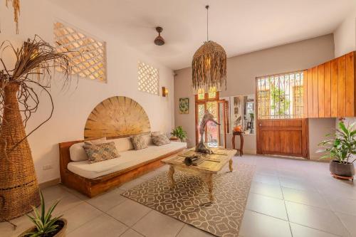 a living room with a couch and a table at Casa Moraira in Cartagena de Indias