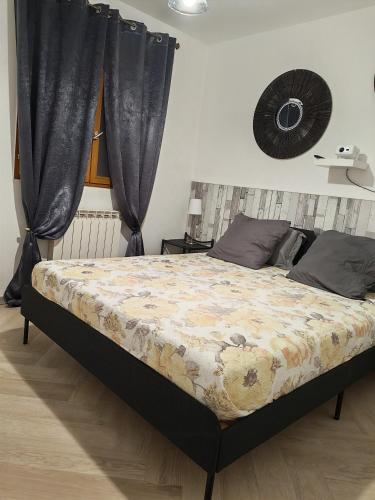 a bed in a bedroom with black curtains at Mareva House - Discreet with parking in Gignac-la-Nerthe