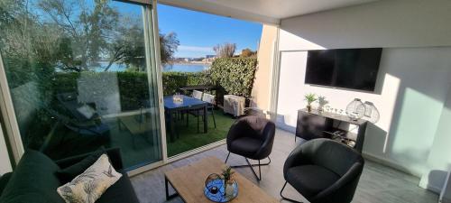 Le NEUBURG Sur La plage Vue Mer Climatisation Piscine Parking
