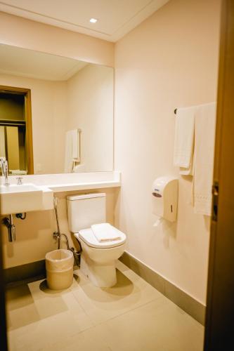 Et badeværelse på Fildi hotel & eventos