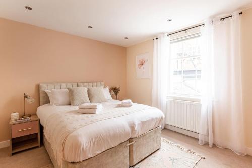 a bedroom with a large bed and a window at Super Central - Quiet - 2 Bedroom Cottage in Shrewsbury