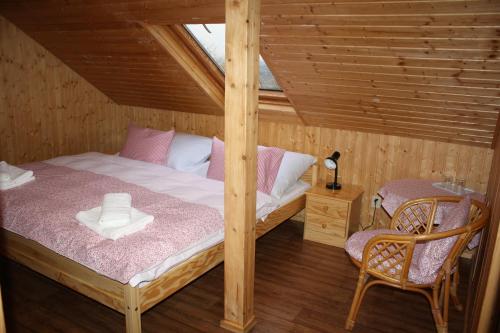 Postel nebo postele na pokoji v ubytování Penzion Pod Rozhlednou