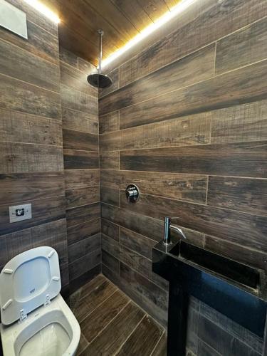 a bathroom with a toilet and a sink at Destinar Tiny House in San Pedro