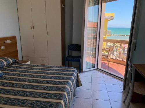 เตียงในห้องที่ Hotel Acapvlco