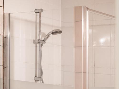 a shower with a shower head in a bathroom at Beth gelijkvloers in Sint-Idesbald