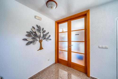 a hallway with a door and a plant on the wall at Garden House Vodice in Vodice