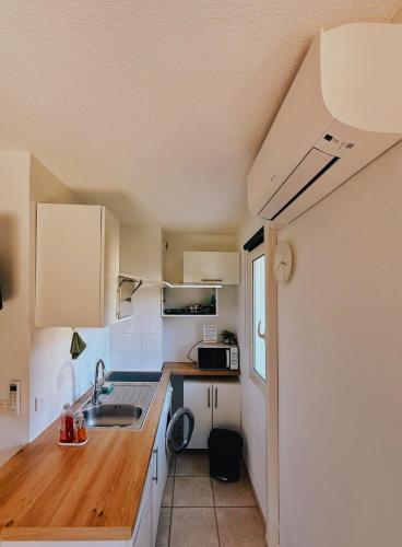 Studio Near Tramway, Beach & Airport - Air Conditioning & Free Wifi