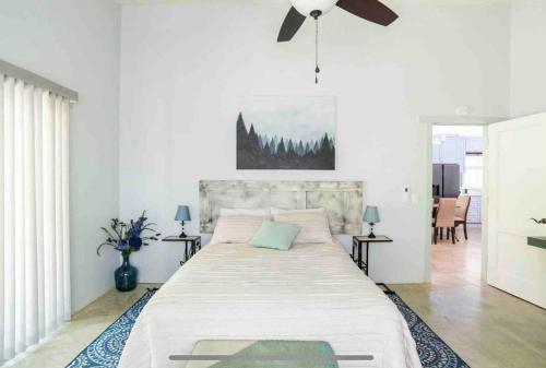 a bedroom with a large bed with a ceiling fan at La Casa Del Valle in Francisco Zarco
