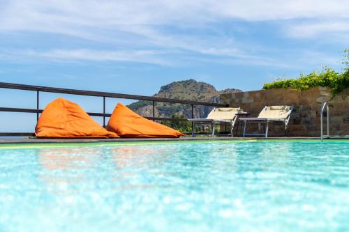 Pater Meus Suites - Sea View, Pool & Parking