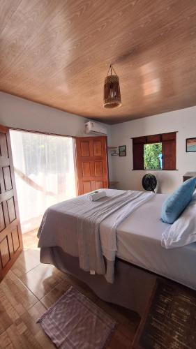 a bedroom with a large bed and a window at Pipa Centro in Pipa