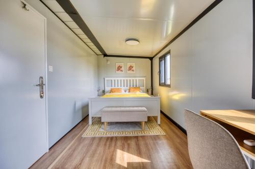 a bedroom with a bed and a table and chairs at Fajny domek Wójcice in Otmuchów