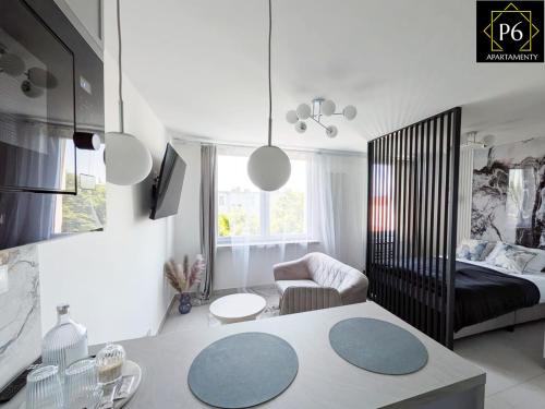 a living room with a table and a couch at P6 Lipowa in Pisz
