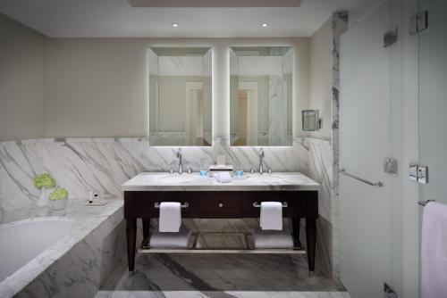  Address Boulevard -  Room  picture :   Tea/Coffee maker    Minibar    Shower                           