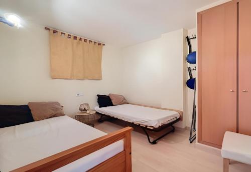 Sunny new apartment in Roses with 3 swimming pools