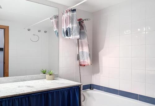 Sunny new apartment in Roses with 3 swimming pools