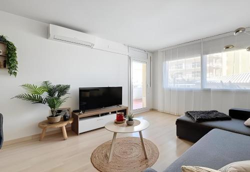 Sunny new apartment in Roses with 3 swimming pools
