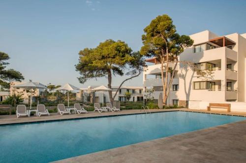 a swimming pool in front of a building at Radisson blu résidence alhcoeima in Al Hoceïma