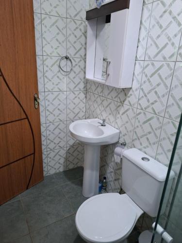 a bathroom with a toilet and a sink at Encanto na Mata in Mata de Sao Joao