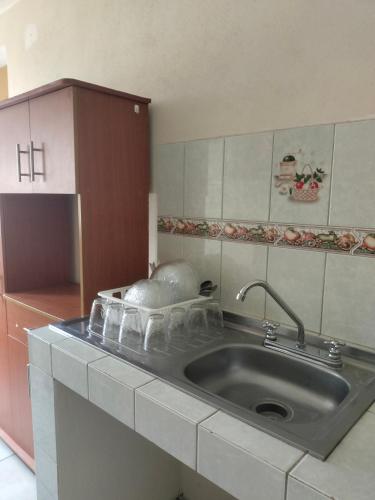 a kitchen with a sink and a counter top at DEPA3 4 personas SanFco in Zacatlán