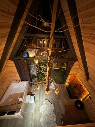 an overhead view of a tree in a room at Peak ayder bungalow in Ayder Yaylasi