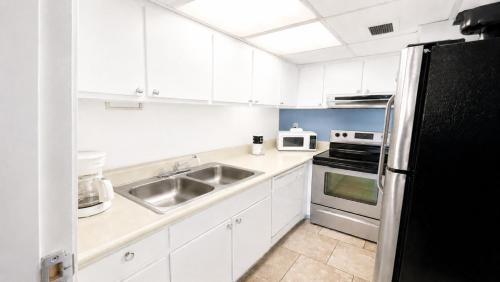 Sunbird Resort 8th Floor Sunsets - by Sunbird Rentals photo 6