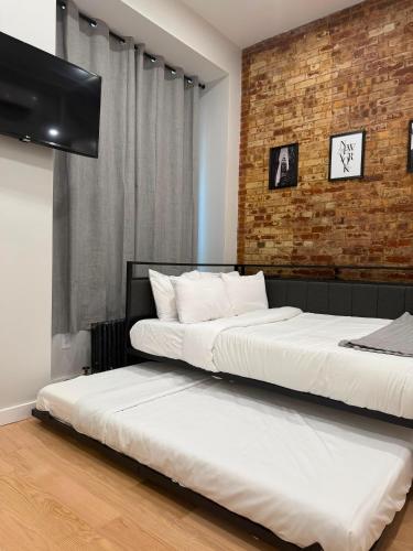two beds sitting next to each other in a bedroom at Chelsea Inn in New York