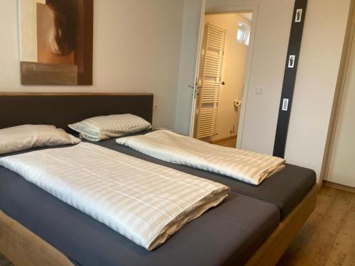 two beds sitting next to each other in a room at BB Blick Hotel und Café in Bad Bellingen