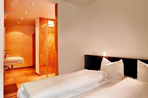 Una cama o camas en una habitación de Gerlos Mountain Estate