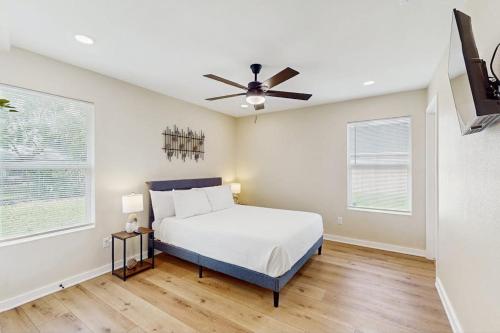 a bedroom with a bed and a ceiling fan at Emerald Escape in Corpus Christi