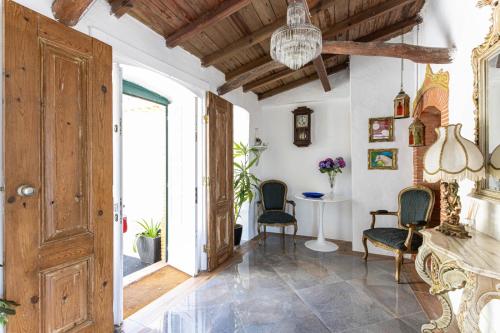 a room with a table and chairs and a door at Quinta dos Canais in Setúbal