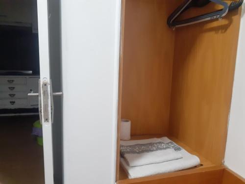 a closet with two folded towels in it at Refúgio da Estrela Covilhã in Covilhã