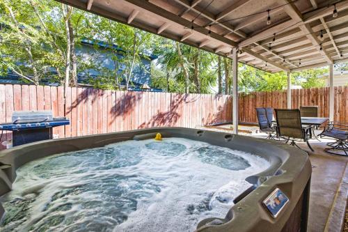a hot tub in a backyard with a table and chairs at Victory On Vine in Paso Robles