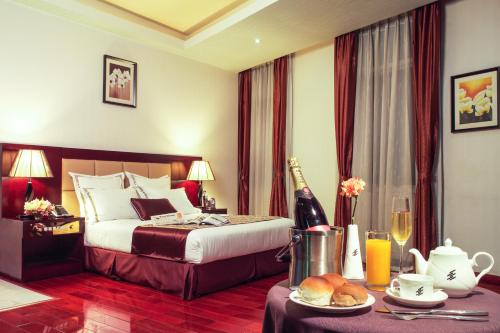 Grand Eliana Hotel Conference & Spaにあるベッド