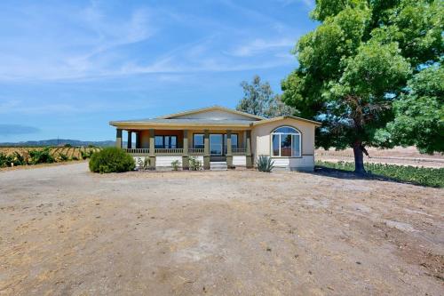 a house with a large driveway in front of it at Nonpariel Escape in Paso Robles
