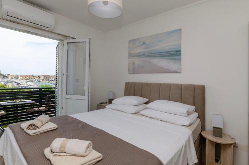 Apartments and Rooms Mare