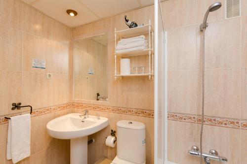 Bilik mandi di Guadalupe Cozy Inns