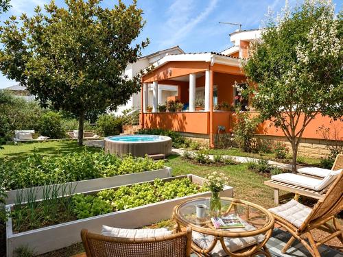 Luna Mediteran Garden Home - Jacuzzi & Gym
