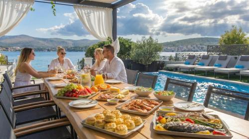 Luxe Villa Palace Nera 1 by sea Heated pool