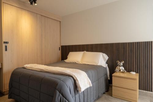a bedroom with a bed and a dog sitting on a night stand at Un escape moderno dentro de Zibatá in San Vicente Ferrer