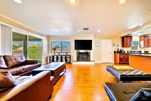 a large living room with leather furniture and a kitchen at Dream Getaway in Anaheim