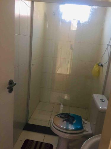 a bathroom with a toilet with a glass shower at Catarina Condomínio Clube in Mairinque