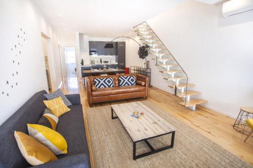 Cais Apartment River View by LovelyStay