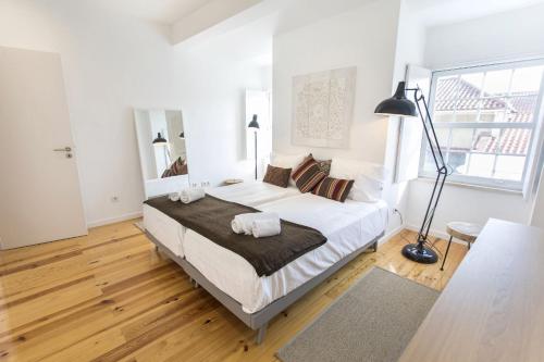 Cais Apartment River View by LovelyStay