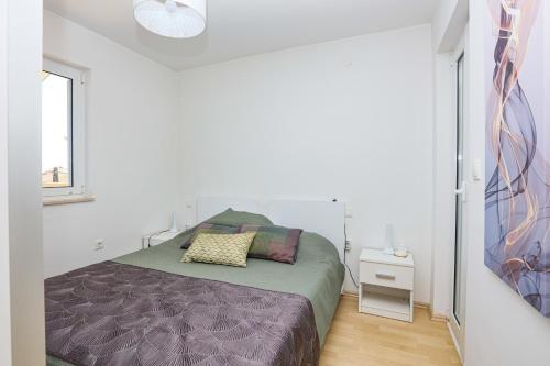 Apartments with parking space Vodice - 25148