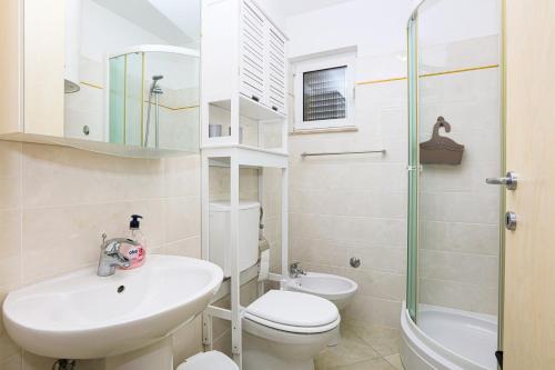 Apartments with parking space Vodice - 25148