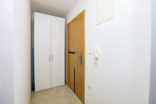 Apartments with parking space Vodice - 25148