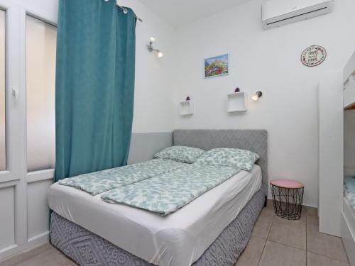 Apartments with hot tub Dramalj, Crikvenica - 25226