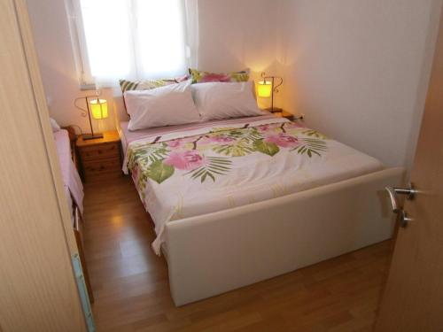 Apartments with parking space Vodice - 27710