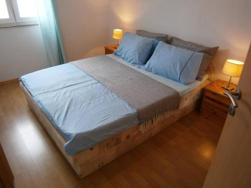Apartments with parking space Vodice - 27710