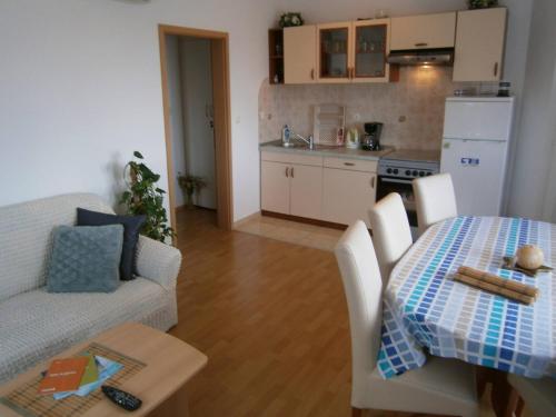 Apartments with parking space Vodice - 27710